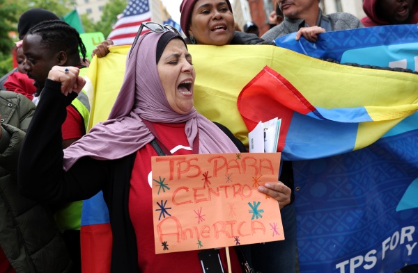 Federal judge delays expiration of TPS for Hondurans, Nicaraguans and Nepalese